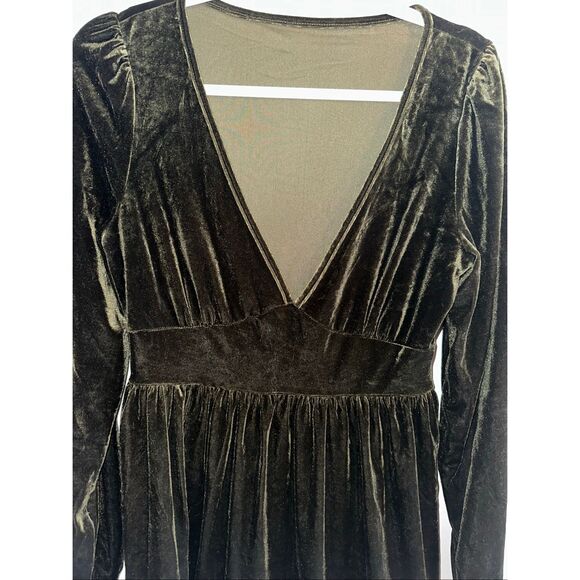 Halara Everyday Deep V-Neck Ruffled Hem Velvet Mini Chill Dress Rifle Green – Wo - Picture 5 of 10